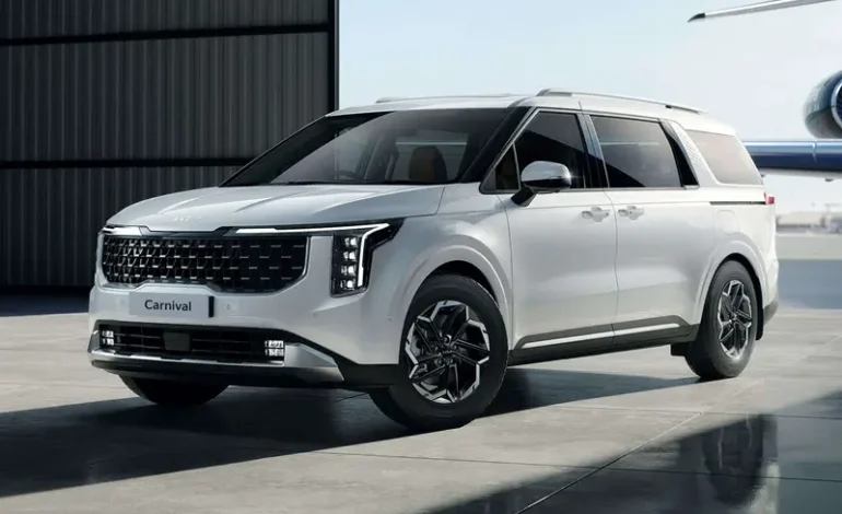 Kia Carens CNG 2025 front view with stylish design