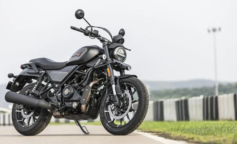 Hero Mavrick 440 2025 front view showing USD forks and digital display.